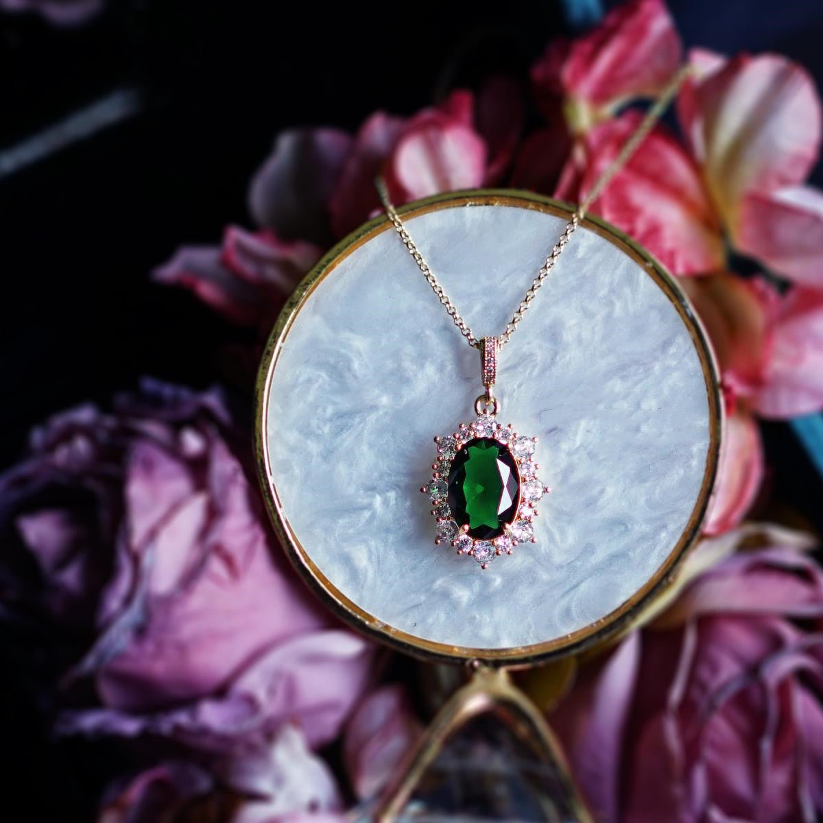 Crystal Princess Retro Collarbone Necklace – Luxury Peacock Green Pendant Necklace - Vintgedrifter