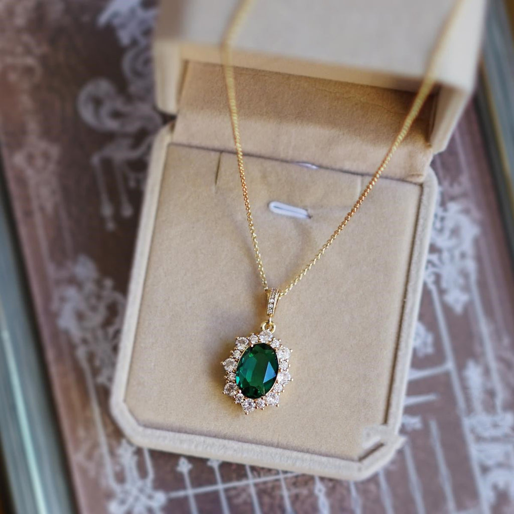 Crystal Princess Retro Collarbone Necklace – Luxury Peacock Green Pendant Necklace - Vintgedrifter
