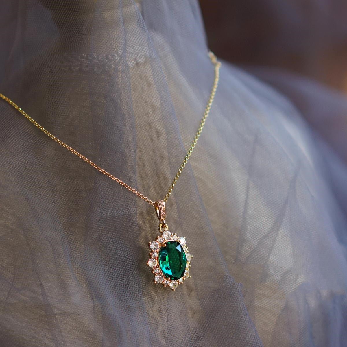 Crystal Princess Retro Collarbone Necklace – Luxury Peacock Green Pendant Necklace - Vintgedrifter