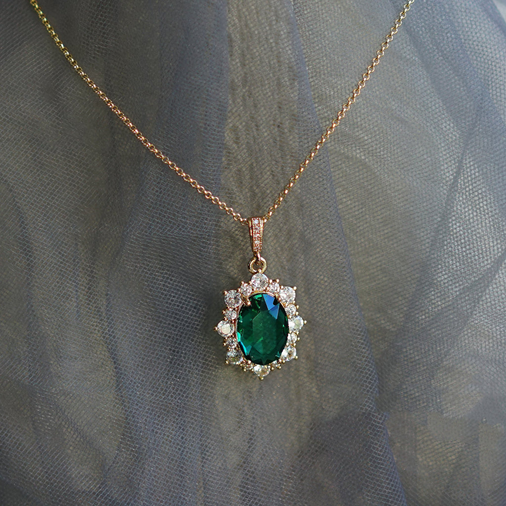 Crystal Princess Retro Collarbone Necklace – Luxury Peacock Green Pendant Necklace - Vintgedrifter