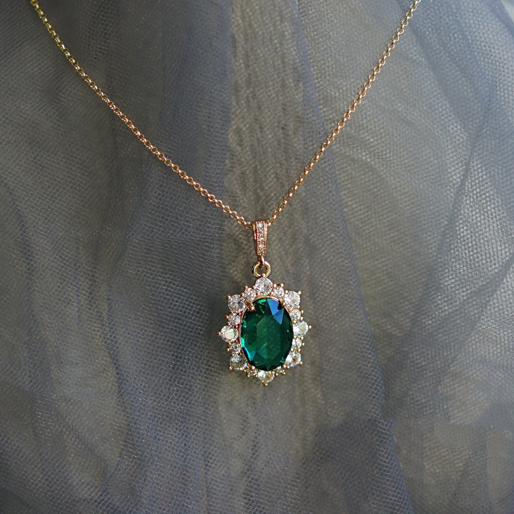 Crystal Princess Retro Collarbone Necklace – Luxury Peacock Green Pendant Necklace - Vintgedrifter