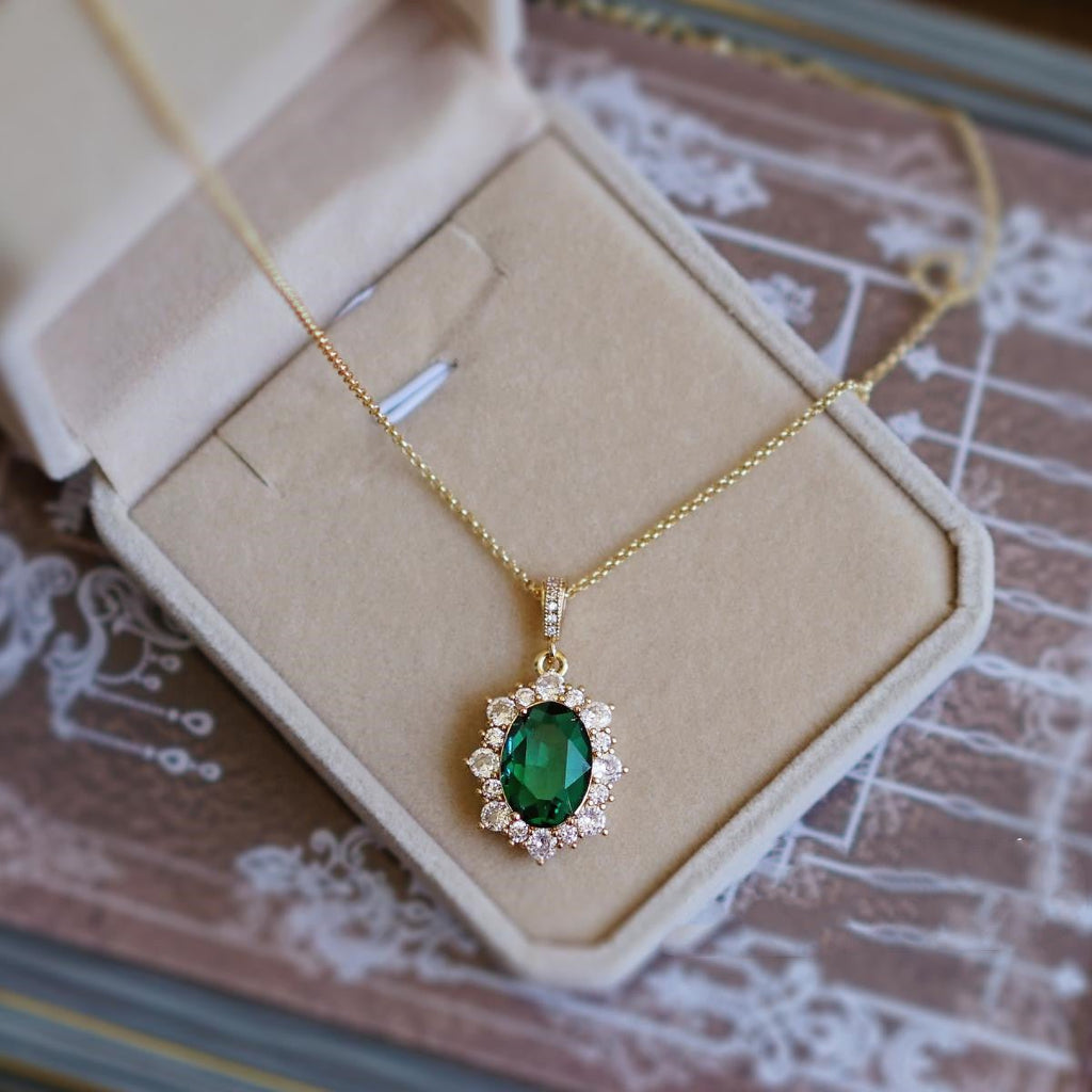 Crystal Princess Retro Collarbone Necklace – Luxury Peacock Green Pendant Necklace - Vintgedrifter
